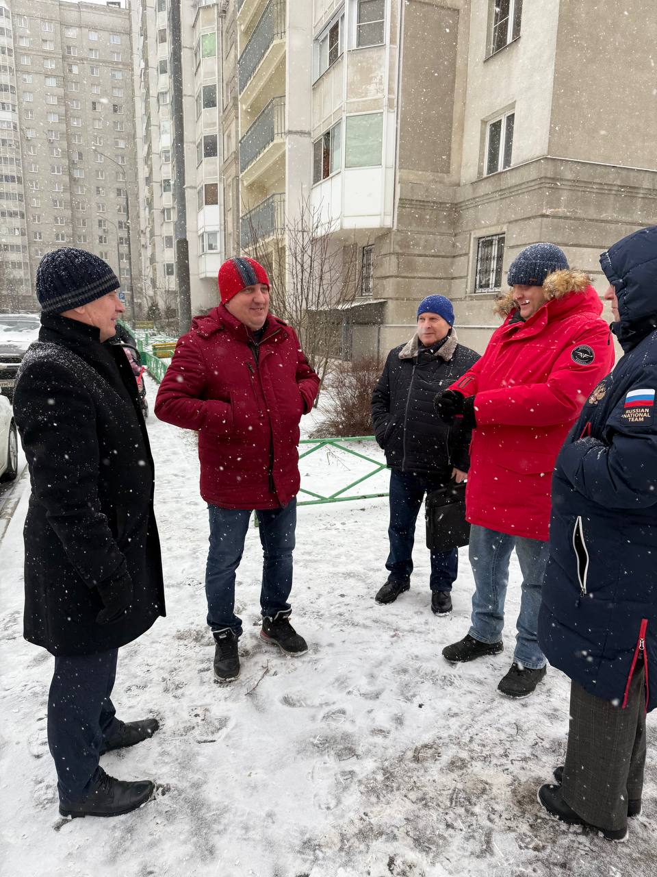 Депутат коммунист Балашихи Олег Михайлович Зверев проверил состояние бомбоубежищ на улице Третьяка в Балашихе
