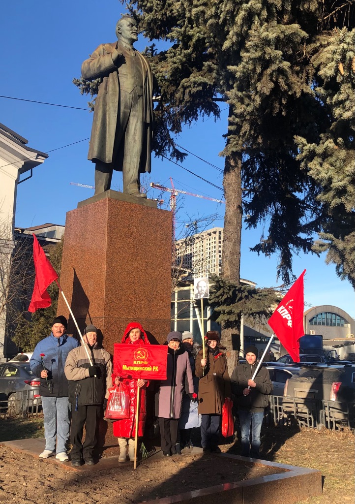 Цветы В.И. Ленину в Мытищах