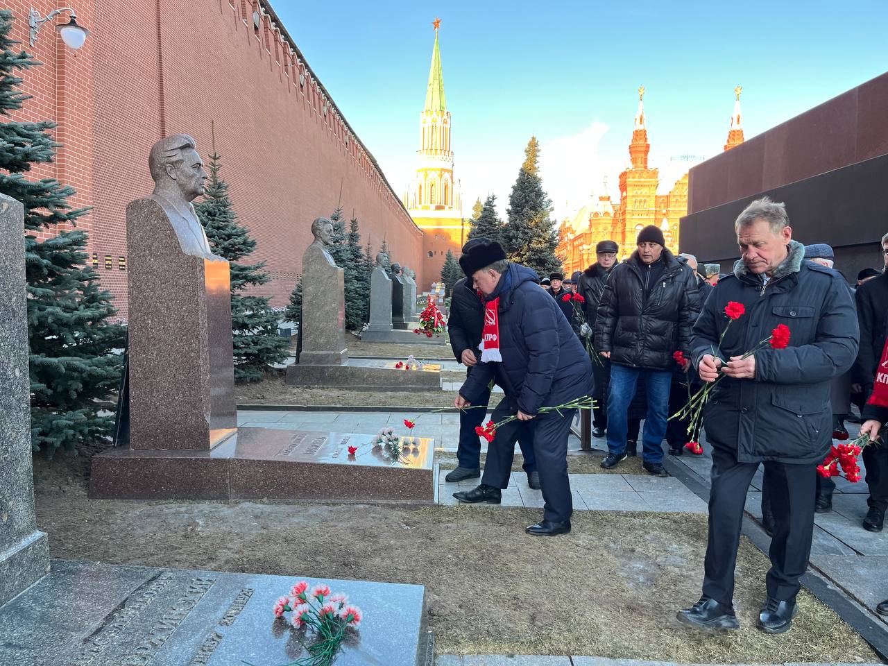 Мысли, идеи и дела Ленина являются для нас путеводной звездой!