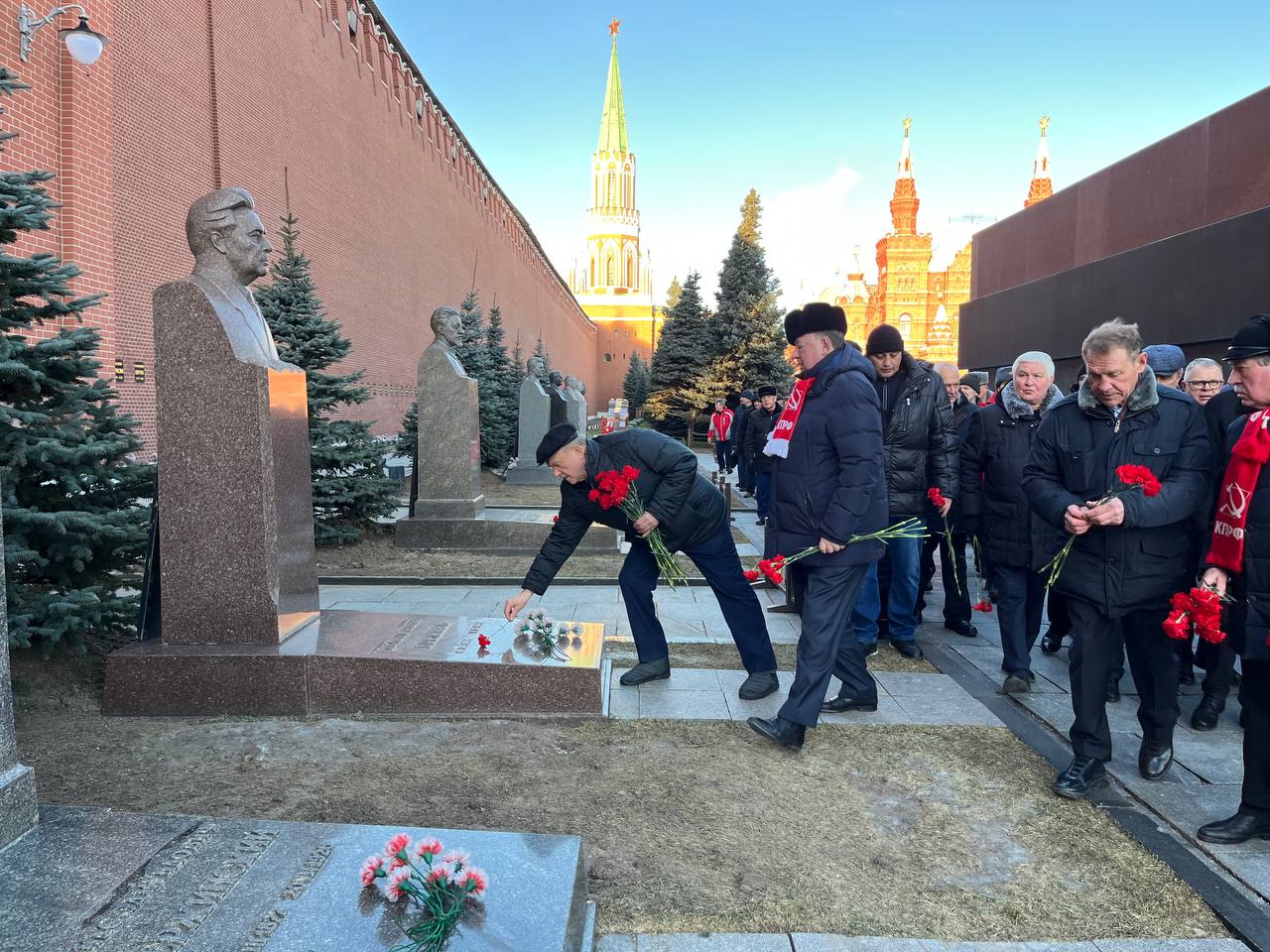 Мысли, идеи и дела Ленина являются для нас путеводной звездой!
