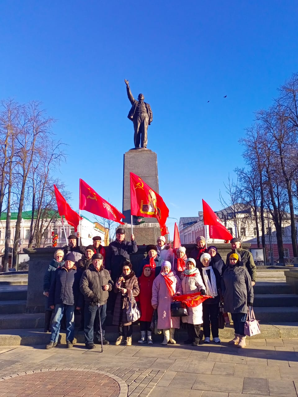 Ленин жил! Ленин жив! Ленин будет жить!
