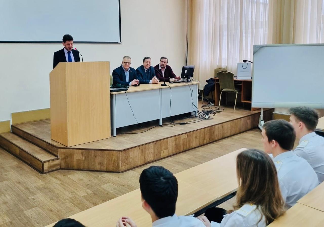 Руководитель фракции КПРФ в Мособлдуме Александр Наумов поздравил учащихся Ожерельевского железнодорожного колледжа с Днем студента