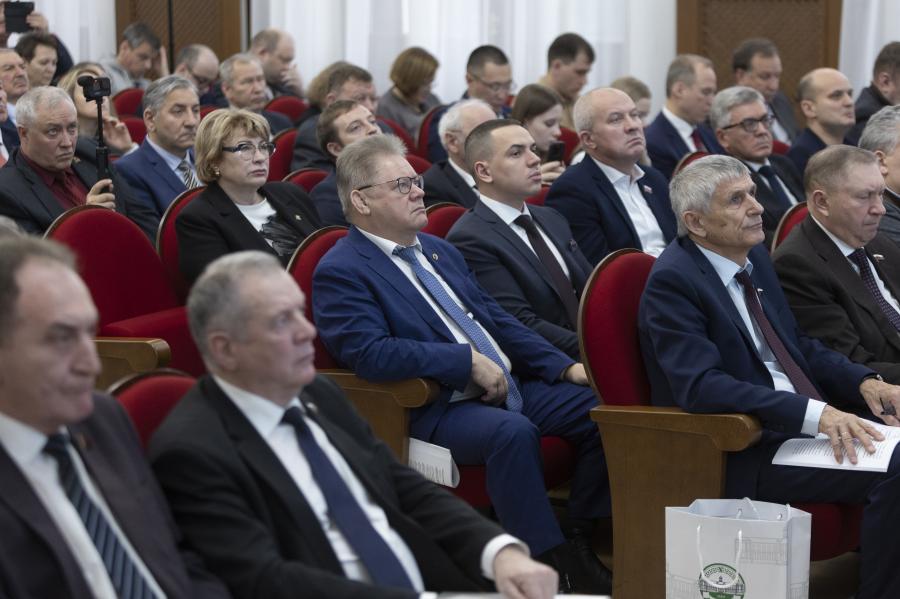 В.И.Кашин провел парламентские слушания на тему: «Развитие кадрового потенциала агропромышленного комплекса: законодательные основы, роль государства и бизнеса»