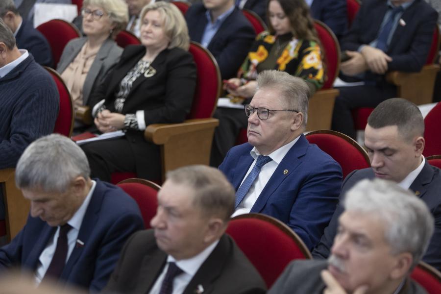 В.И.Кашин провел парламентские слушания на тему: «Развитие кадрового потенциала агропромышленного комплекса: законодательные основы, роль государства и бизнеса»