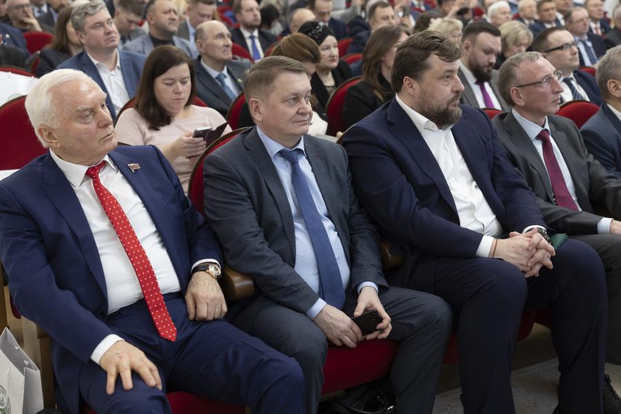В.И.Кашин провел парламентские слушания на тему: «Развитие кадрового потенциала агропромышленного комплекса: законодательные основы, роль государства и бизнеса»