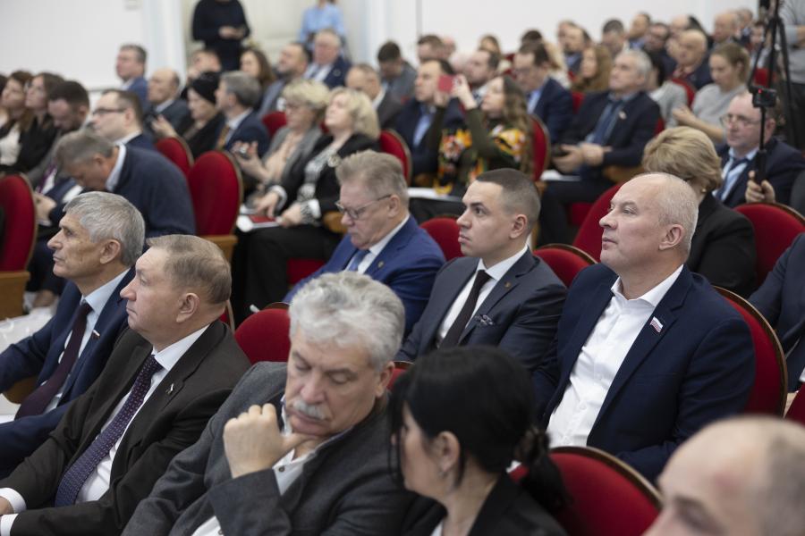 В.И.Кашин провел парламентские слушания на тему: «Развитие кадрового потенциала агропромышленного комплекса: законодательные основы, роль государства и бизнеса»