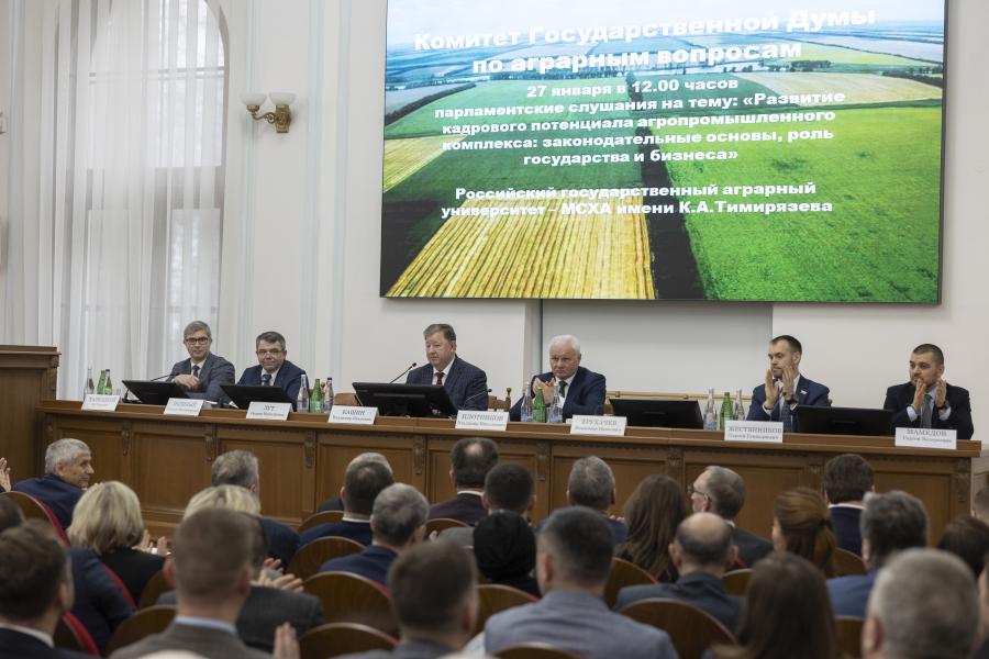 В.И.Кашин провел парламентские слушания на тему: «Развитие кадрового потенциала агропромышленного комплекса: законодательные основы, роль государства и бизнеса»