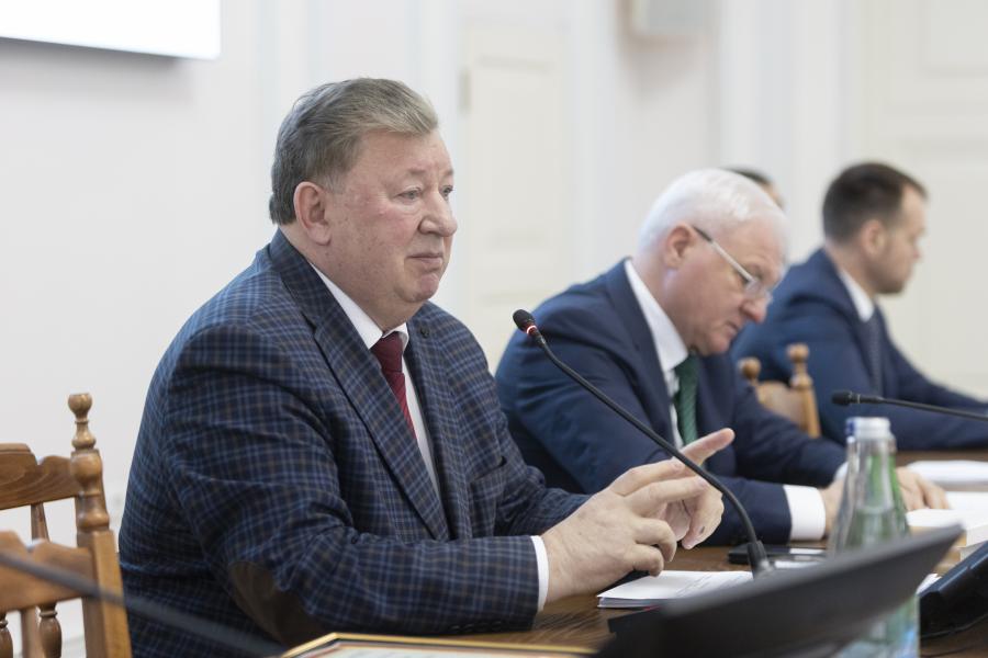 В.И.Кашин провел парламентские слушания на тему: «Развитие кадрового потенциала агропромышленного комплекса: законодательные основы, роль государства и бизнеса»