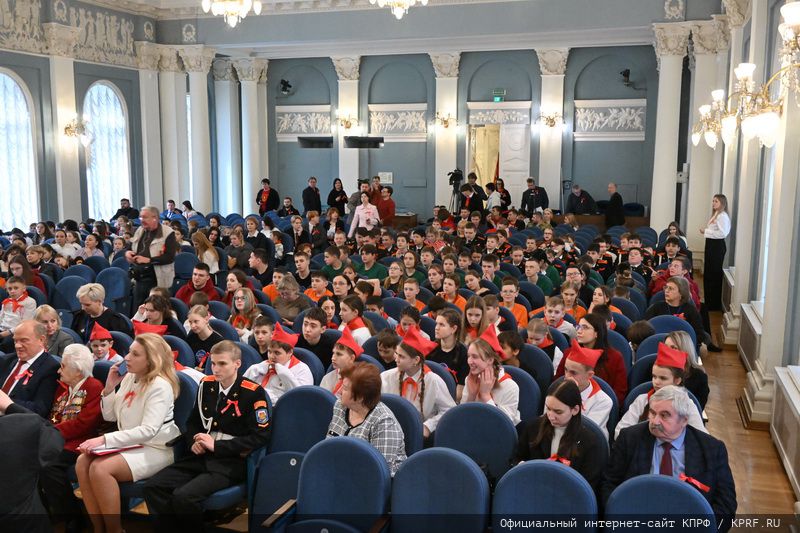 Форум юных антифашистов передал эстафету советских героев в будущее
