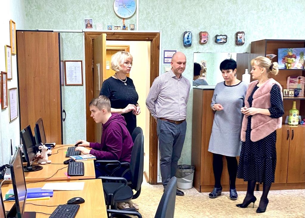 Сергей Стрельцов посетил центр социальной реабилитации инвалидов