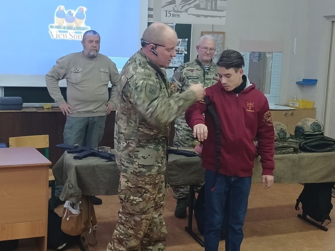 Воскресенские коммунисты проводят уроки мужества в школах округа