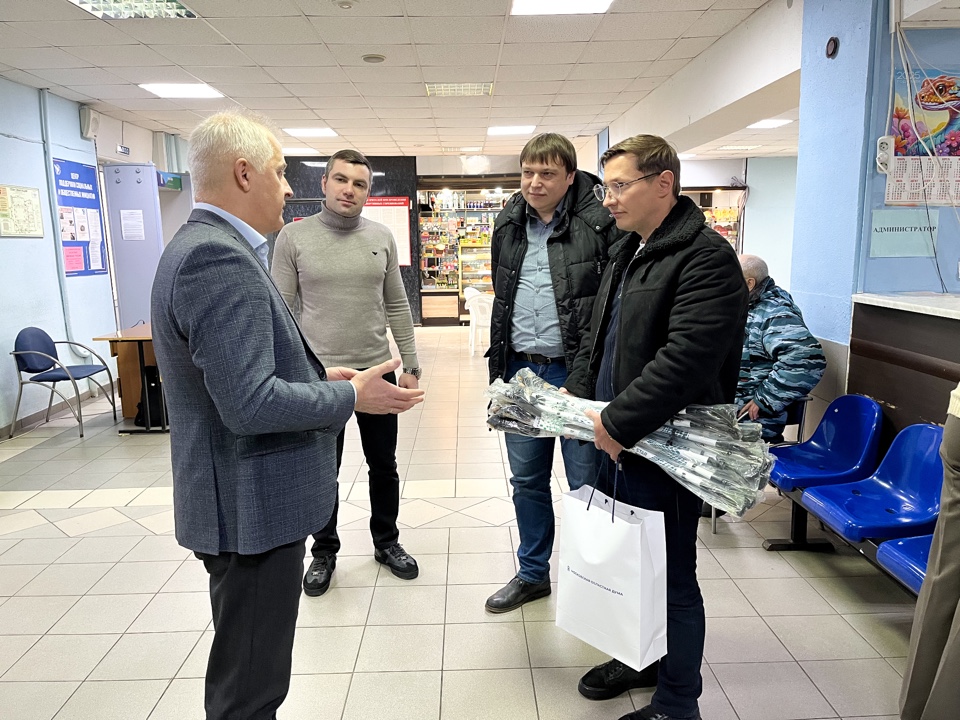 Депутат Мособлдумы Марк Черемисов посетил отделение адаптивного спорта СОК «Знамя»