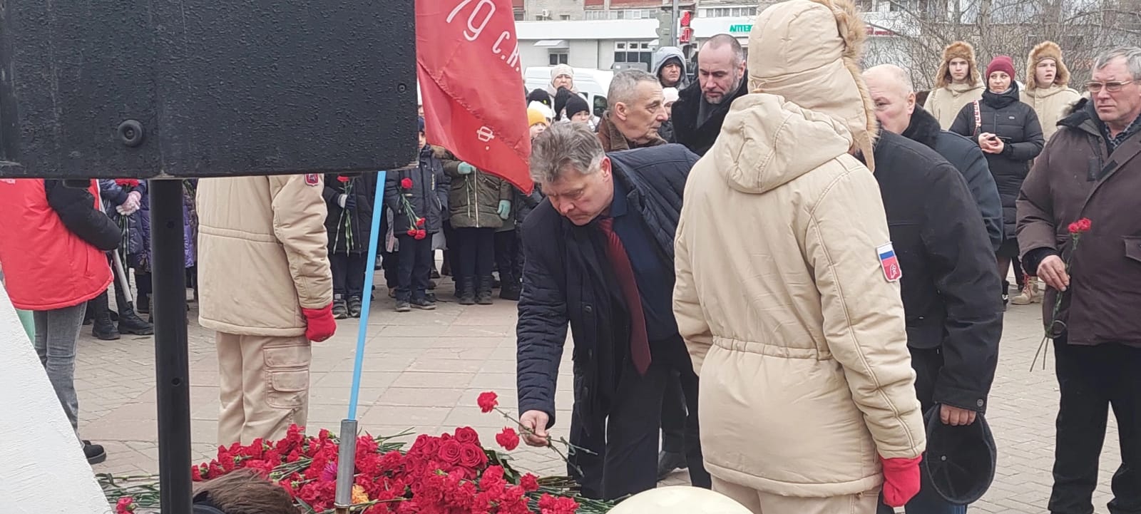 Депутат Мособлдумы Олег Емельянов почтил память воинов-афганцев