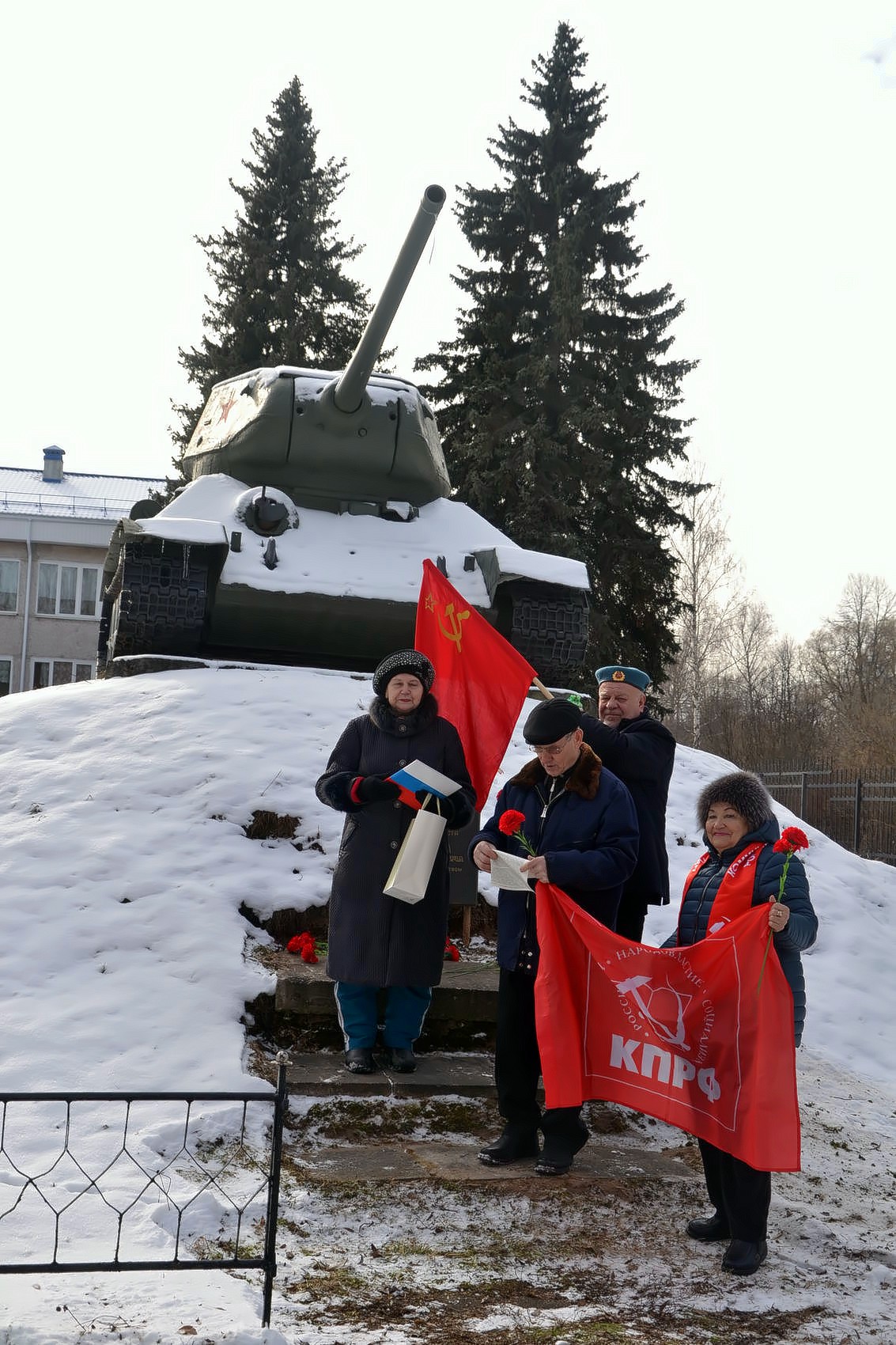 Озёрские коммунисты отметили День защитника Отечества