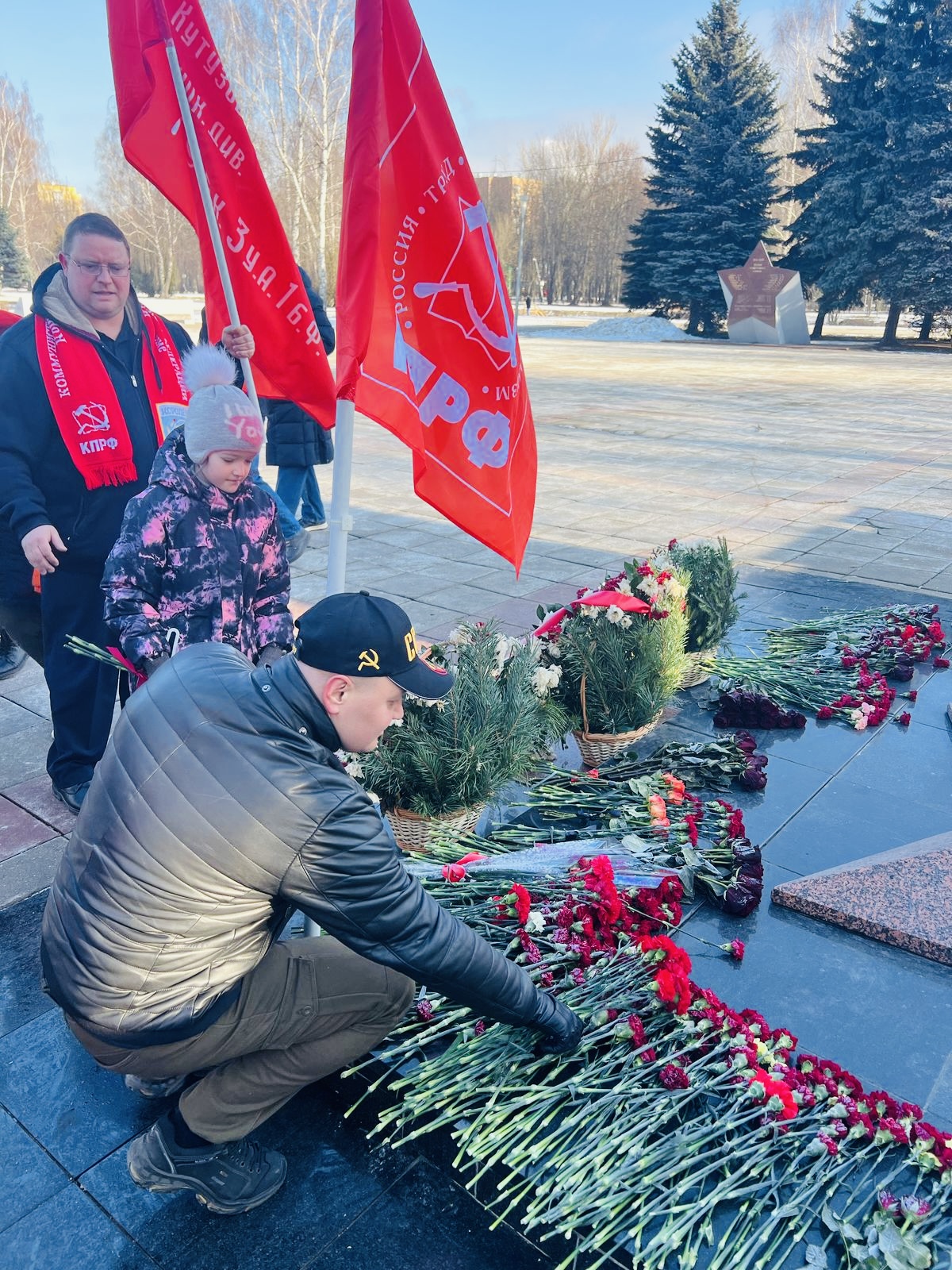 Слава несокрушимой и легендарной Красной Армии!