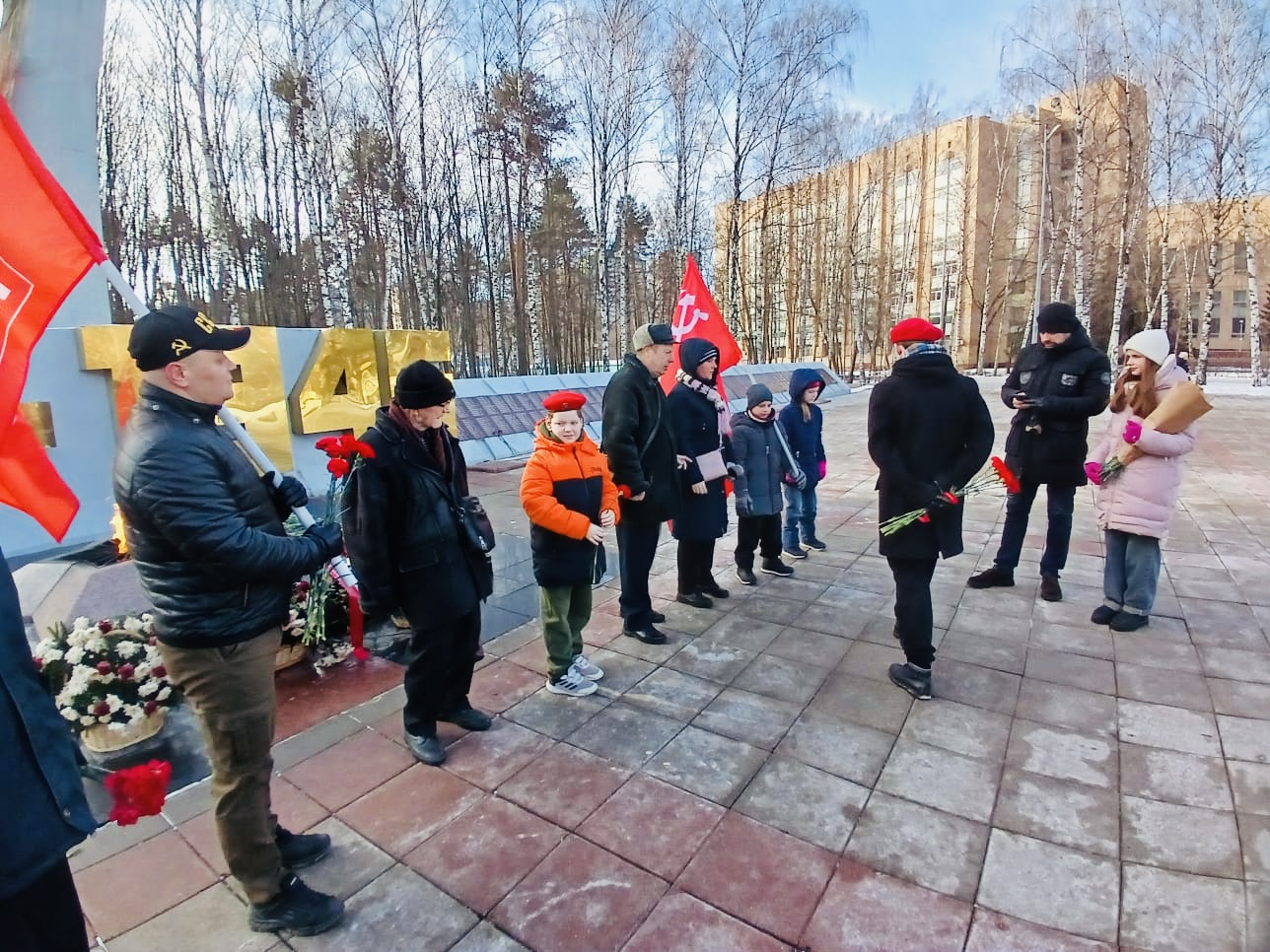 Слава несокрушимой и легендарной Красной Армии!