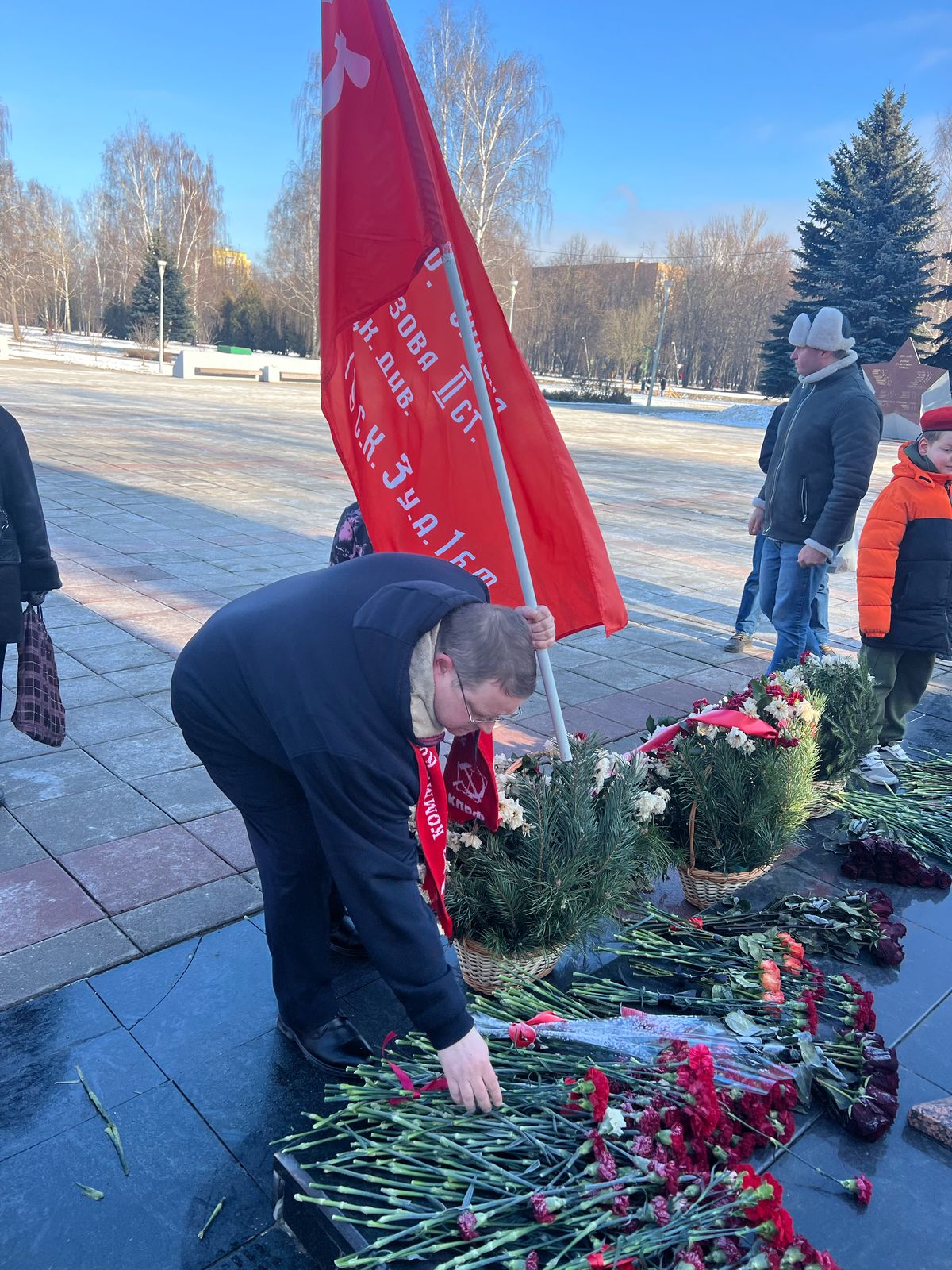Слава несокрушимой и легендарной Красной Армии!