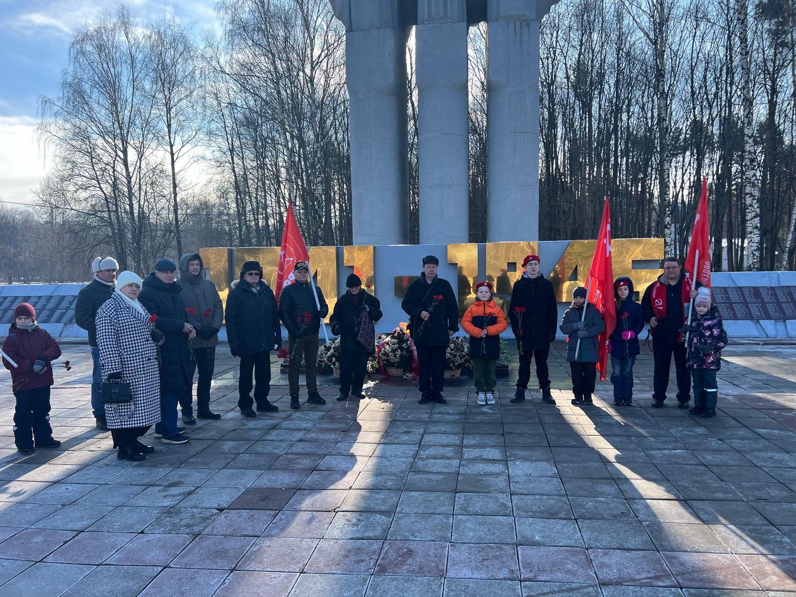 Слава несокрушимой и легендарной Красной Армии!