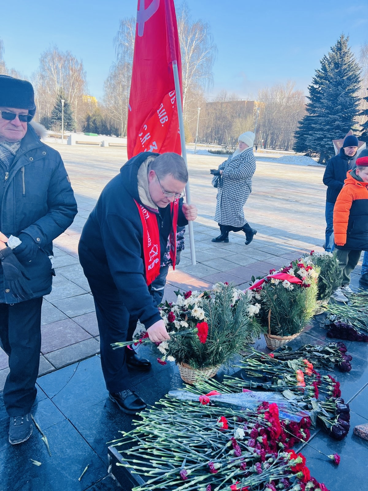 Слава несокрушимой и легендарной Красной Армии!