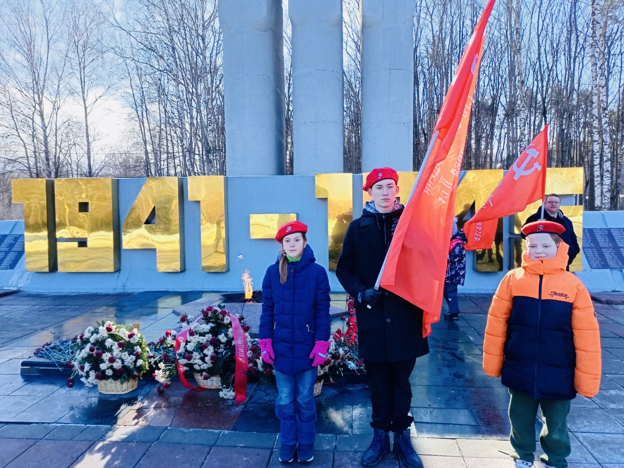 Слава несокрушимой и легендарной Красной Армии!
