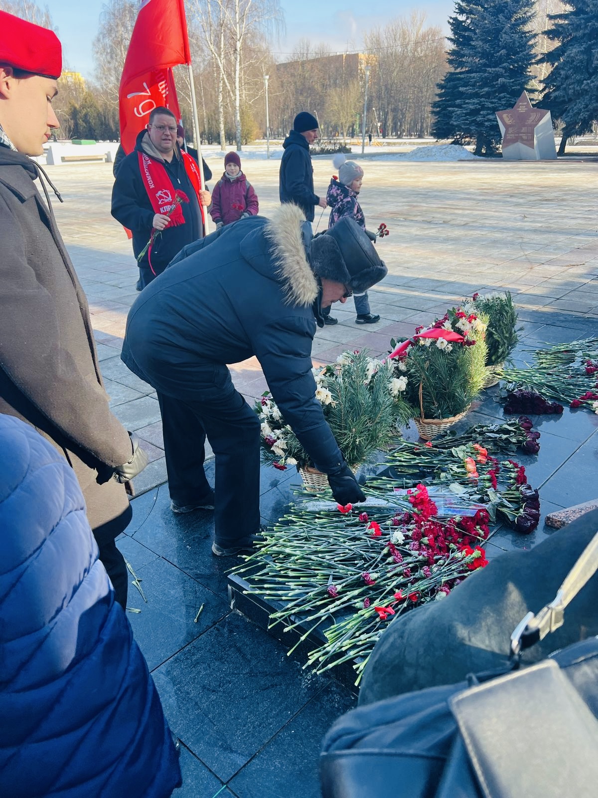 Слава несокрушимой и легендарной Красной Армии!