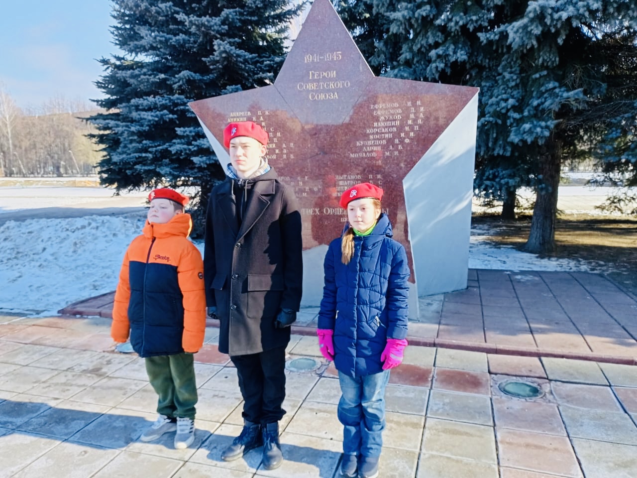 Слава несокрушимой и легендарной Красной Армии!