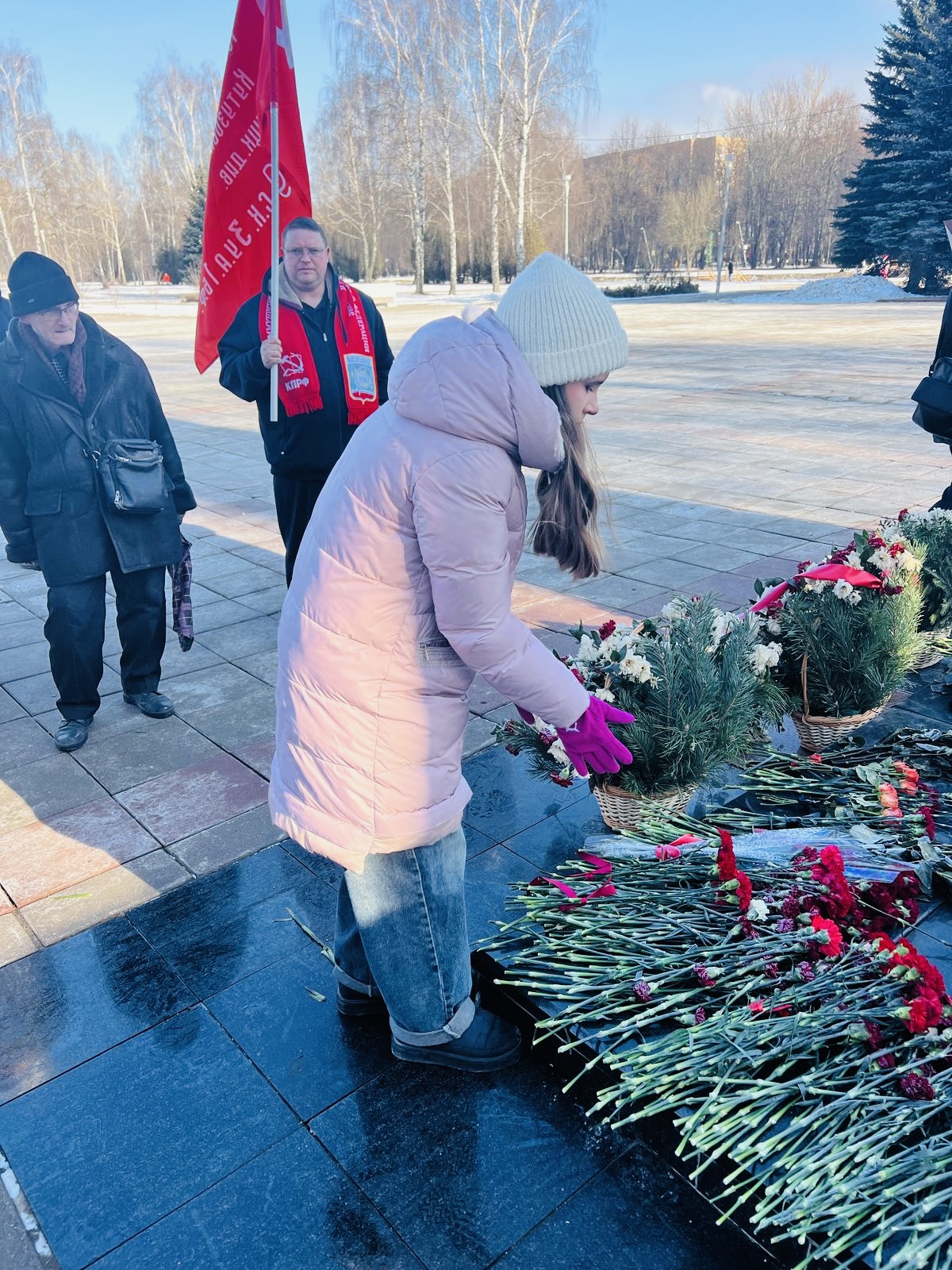 Слава несокрушимой и легендарной Красной Армии!