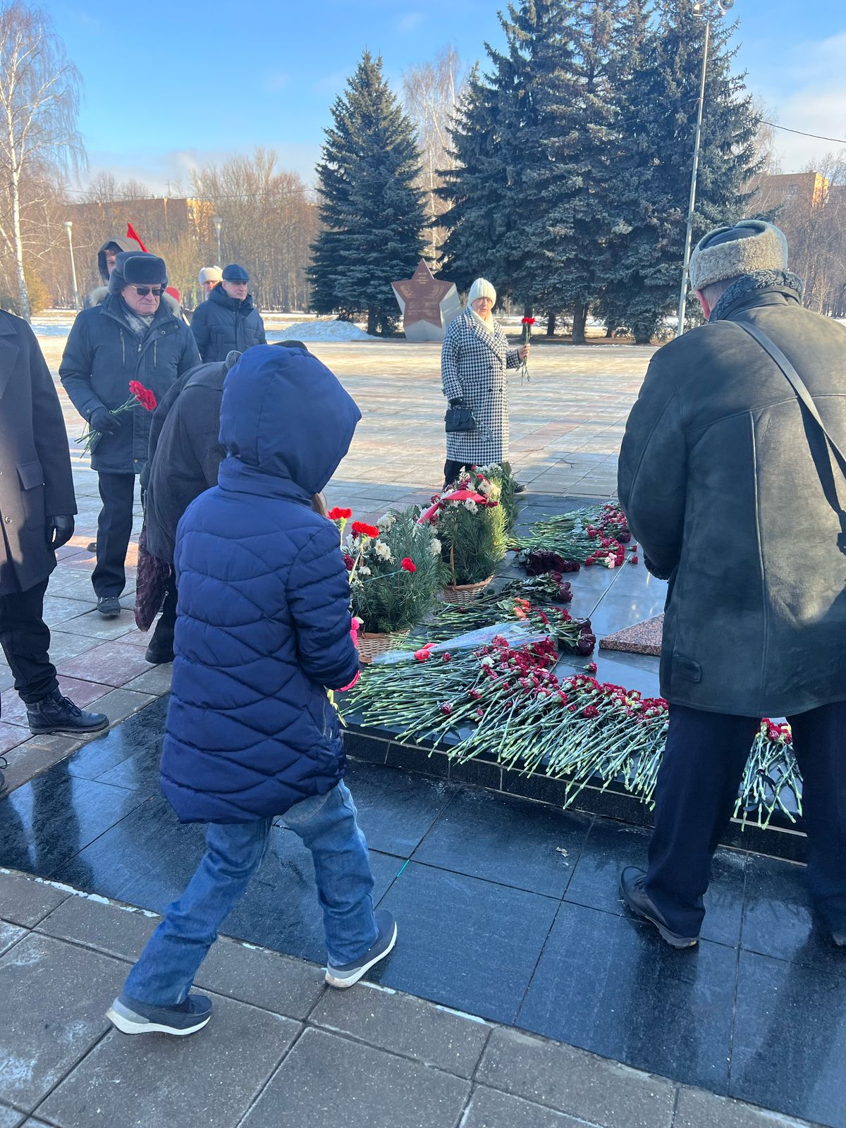 Слава несокрушимой и легендарной Красной Армии!