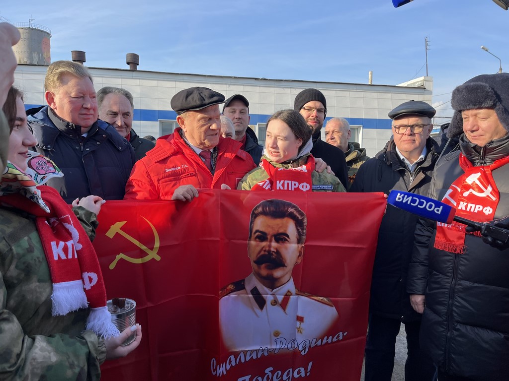 135 гуманитарный конвой от КПРФ для фронта и Победы