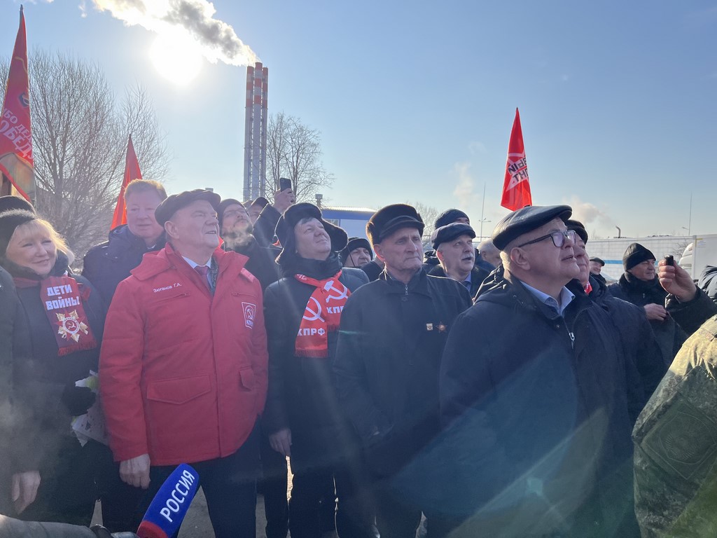 135 гуманитарный конвой от КПРФ для фронта и Победы