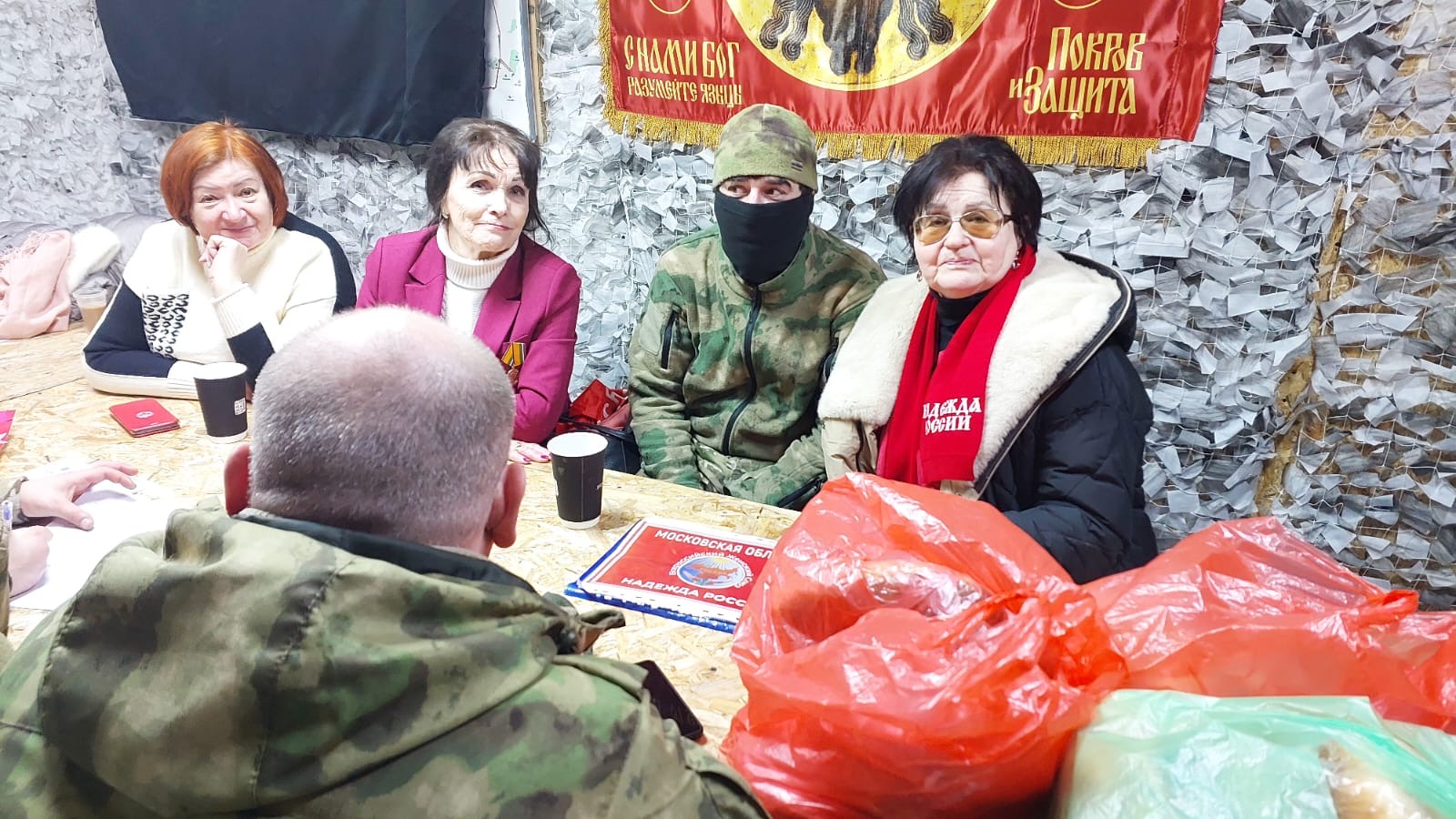Народ и армия - едины!