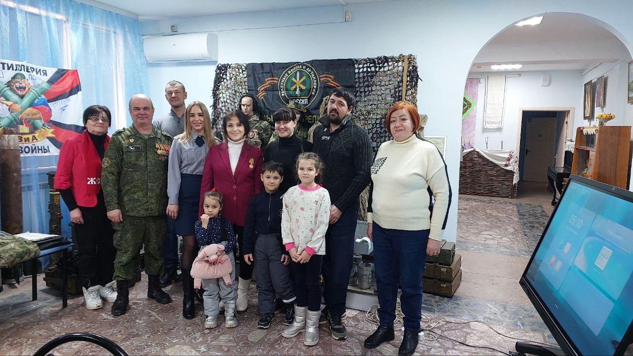 Народ и армия - едины!