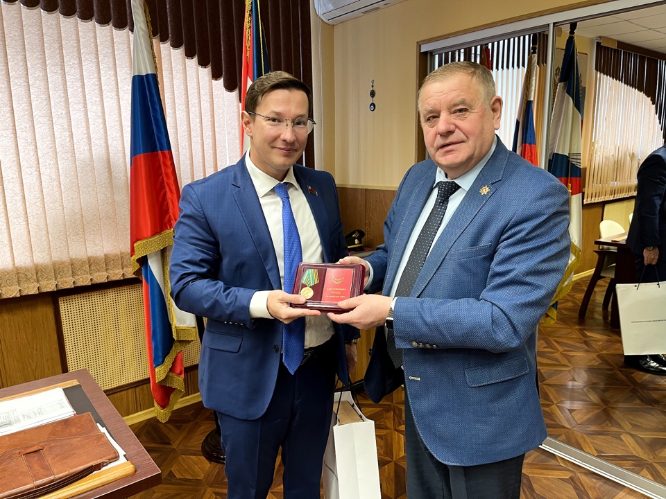 Депутат Мособлдумы Марк Черемисов поздравил военного комиссара Богородского городского округа