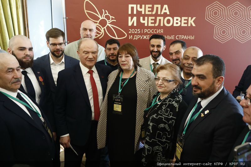 Г.А. Зюганов: «Пчела демонстрирует человеку примеры миролюбия и трудолюбия»