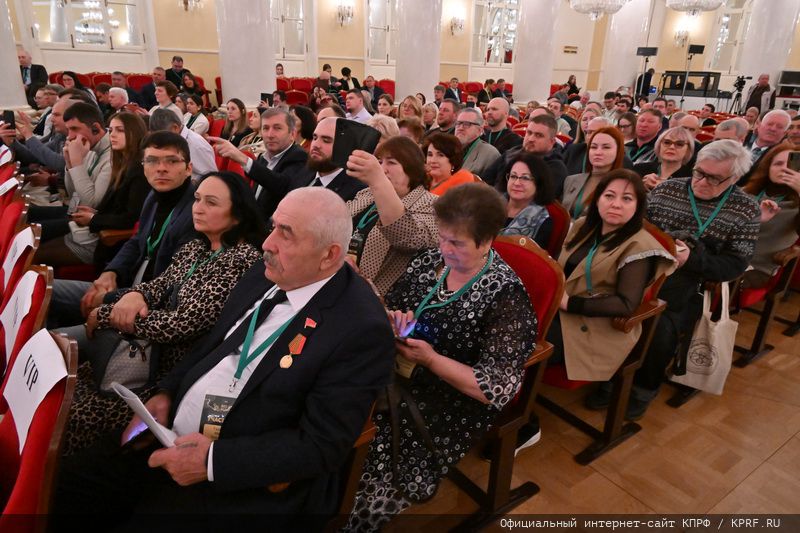 Г.А. Зюганов: «Пчела демонстрирует человеку примеры миролюбия и трудолюбия»
