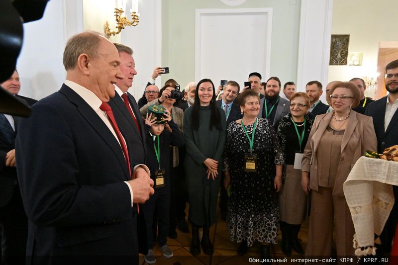 Г.А. Зюганов: «Пчела демонстрирует человеку примеры миролюбия и трудолюбия»