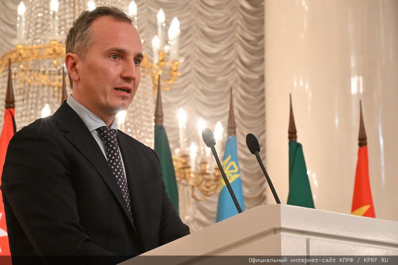 Г.А. Зюганов: «Пчела демонстрирует человеку примеры миролюбия и трудолюбия»