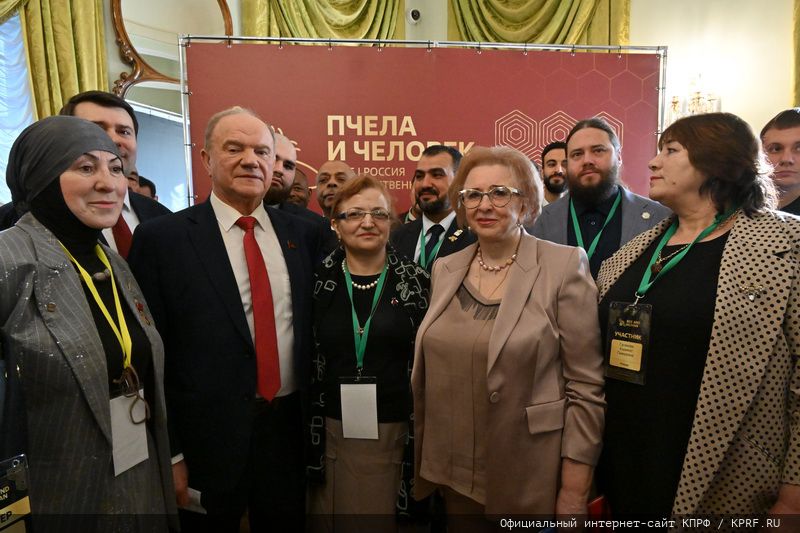 Г.А. Зюганов: «Пчела демонстрирует человеку примеры миролюбия и трудолюбия»