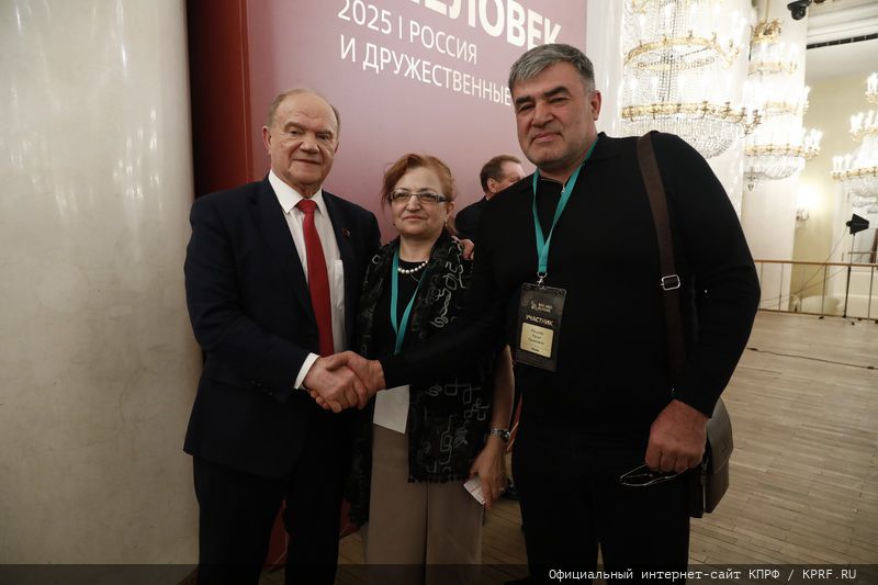 Г.А. Зюганов: «Пчела демонстрирует человеку примеры миролюбия и трудолюбия»