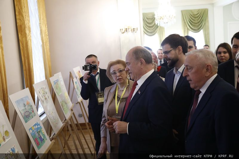 Г.А. Зюганов: «Пчела демонстрирует человеку примеры миролюбия и трудолюбия»