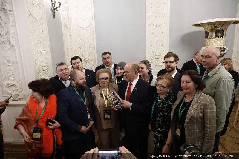 Г.А. Зюганов: «Пчела демонстрирует человеку примеры миролюбия и трудолюбия»
