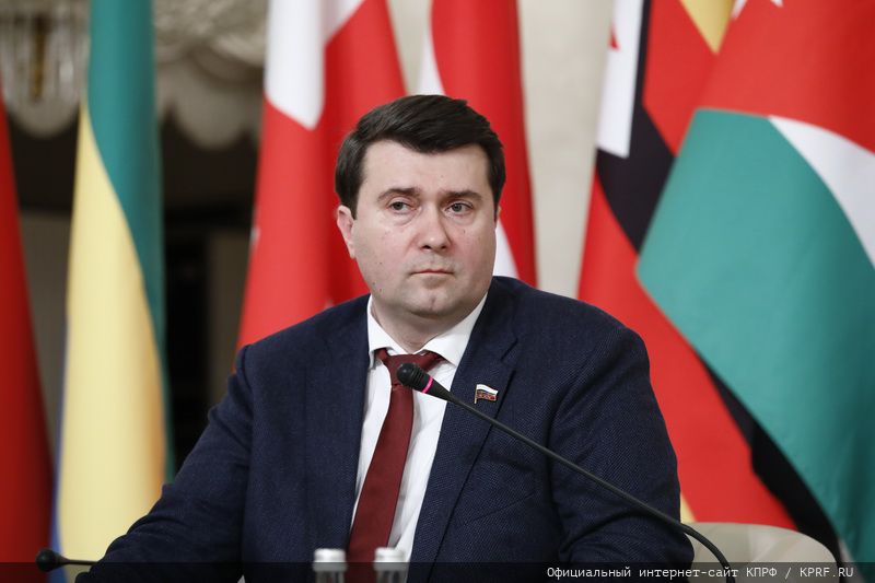 Г.А. Зюганов: «Пчела демонстрирует человеку примеры миролюбия и трудолюбия»