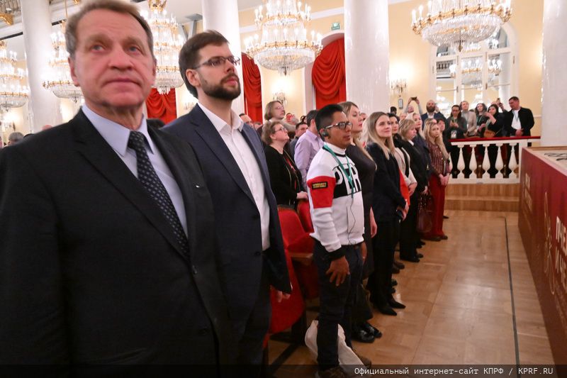 Г.А. Зюганов: «Пчела демонстрирует человеку примеры миролюбия и трудолюбия»