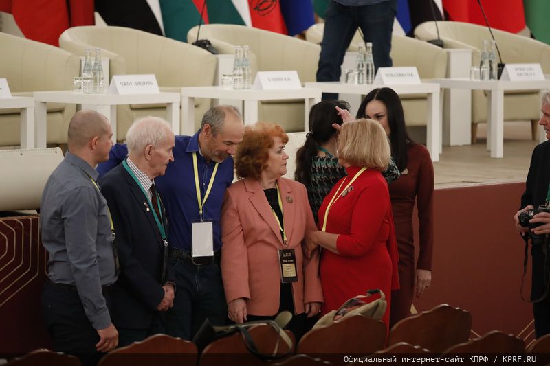 Г.А. Зюганов: «Пчела демонстрирует человеку примеры миролюбия и трудолюбия»