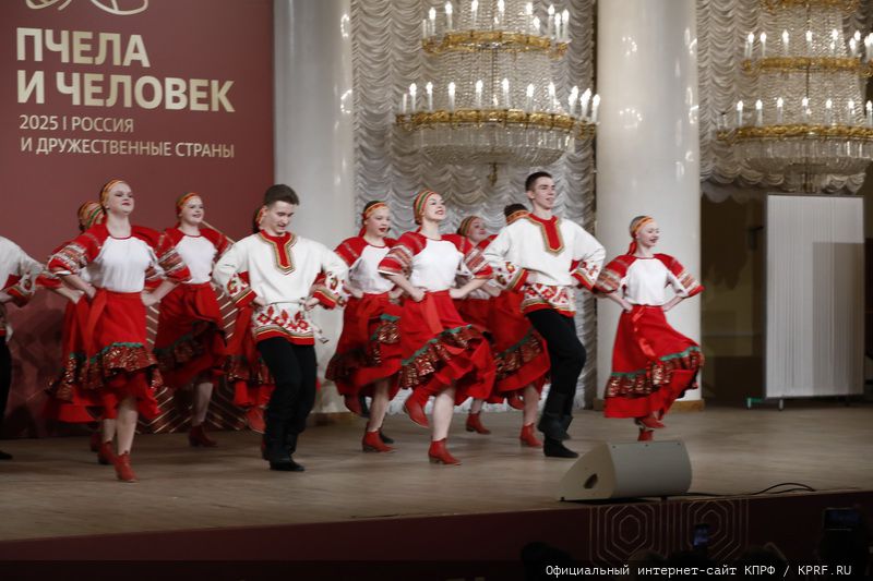 Г.А. Зюганов: «Пчела демонстрирует человеку примеры миролюбия и трудолюбия»