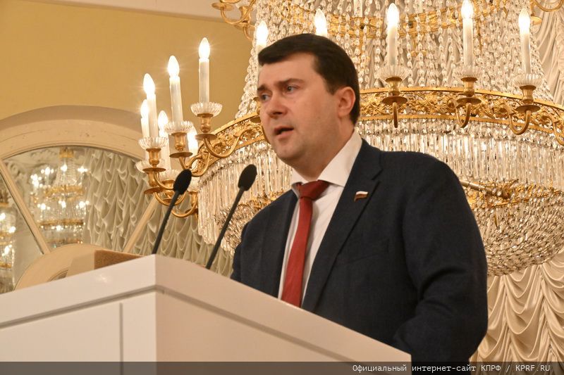 Г.А. Зюганов: «Пчела демонстрирует человеку примеры миролюбия и трудолюбия»