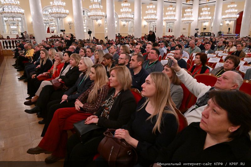 Г.А. Зюганов: «Пчела демонстрирует человеку примеры миролюбия и трудолюбия»