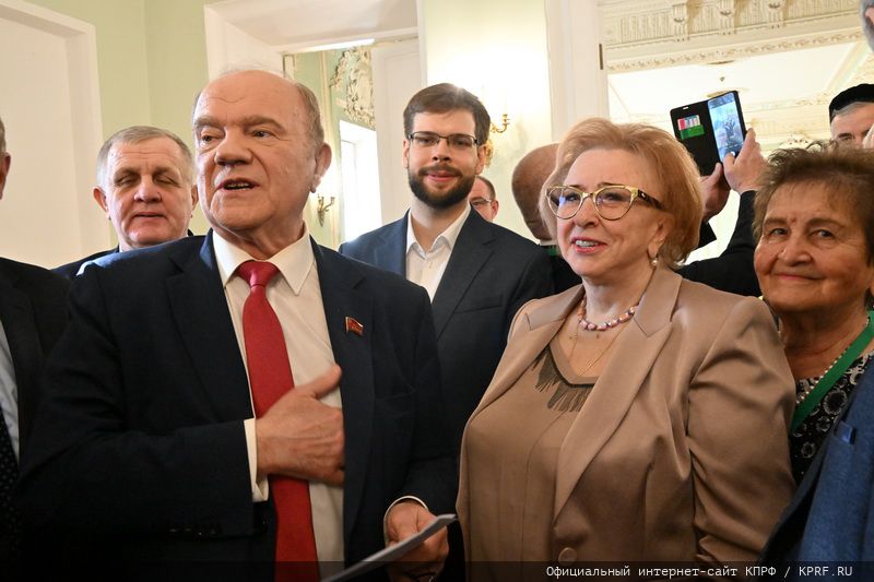 Г.А. Зюганов: «Пчела демонстрирует человеку примеры миролюбия и трудолюбия»