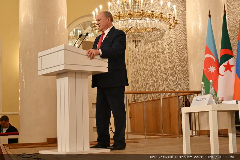 Г.А. Зюганов: «Пчела демонстрирует человеку примеры миролюбия и трудолюбия»