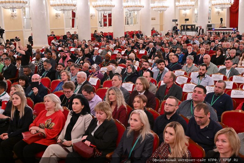 Г.А. Зюганов: «Пчела демонстрирует человеку примеры миролюбия и трудолюбия»